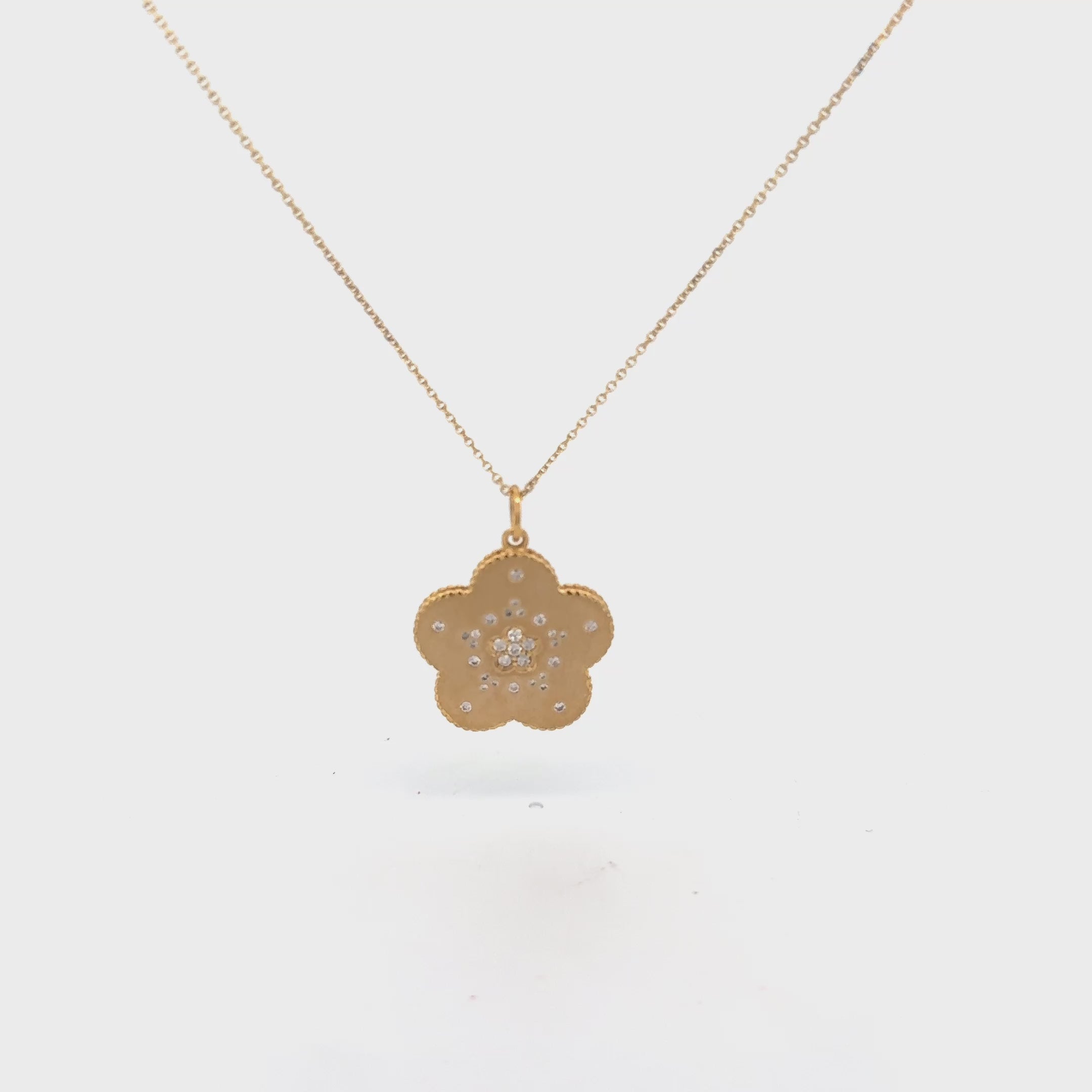 Diamond Medallion Flower Pendant Necklace (0.25 ct.) in 14K Gold