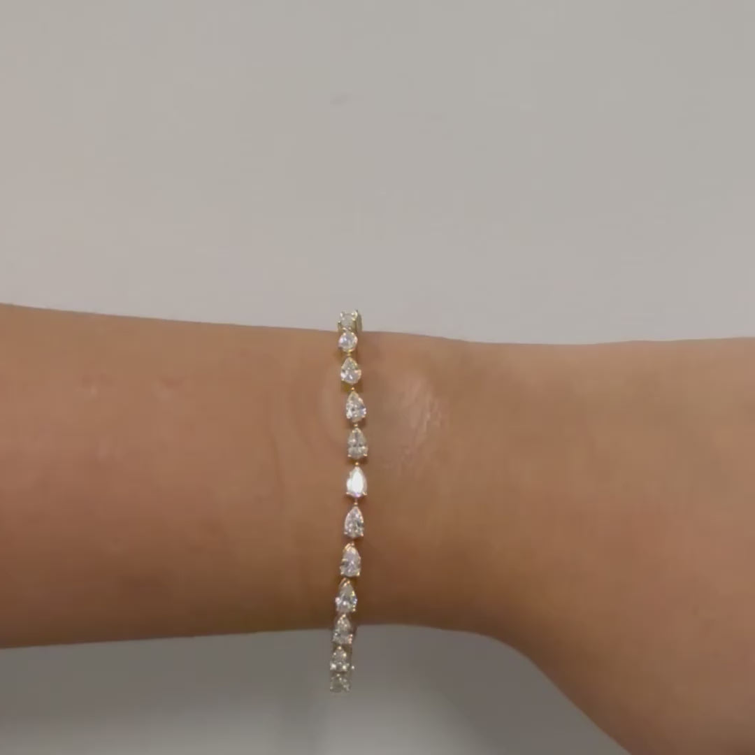 Lab Grown Diamond Pear Shape East-West Tennis Bracelet (4.50 ct.) Prongs Setting in 14K Gold
