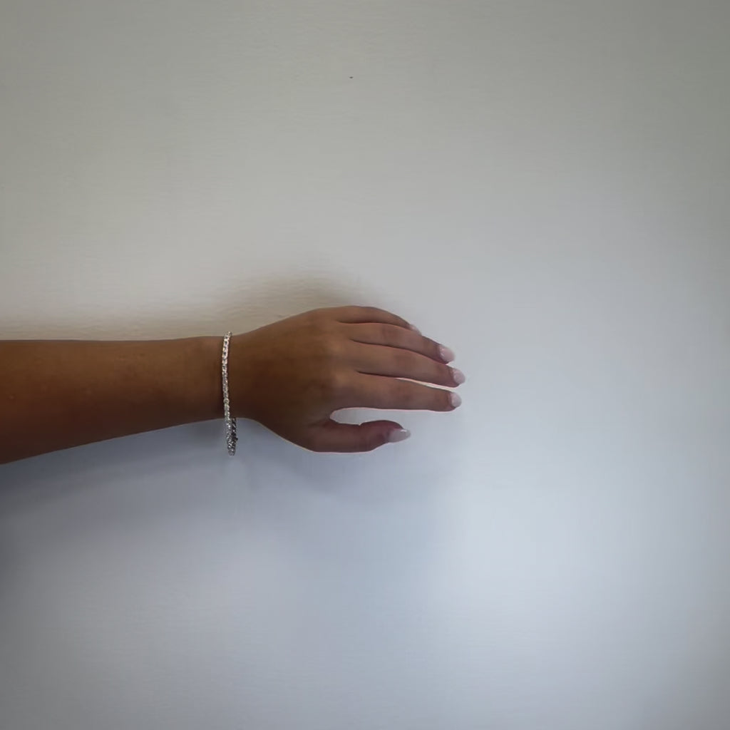 Radiant Cut Diamond Tennis Bracelet (9.75 ct.) 4-Prongs Setting in 18K Gold