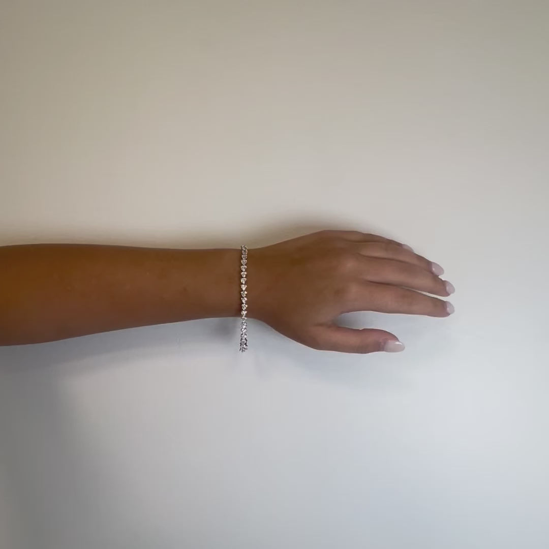 Slanted Heart Shape Diamond Tennis Bracelet (9.74 ct.) in 18K Gold