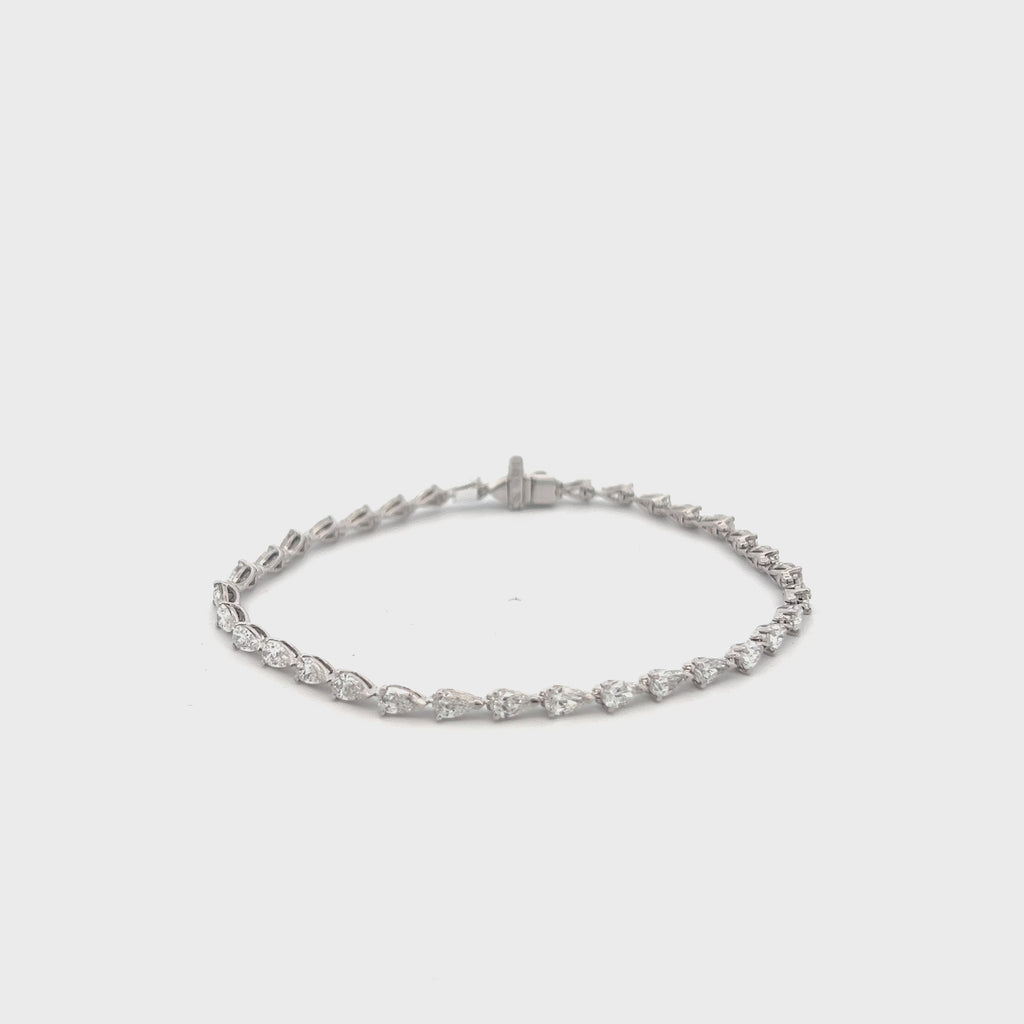 Pear Shape Diamond East-West Tennis Bracelet (4.17 ct.) in 18K Gold