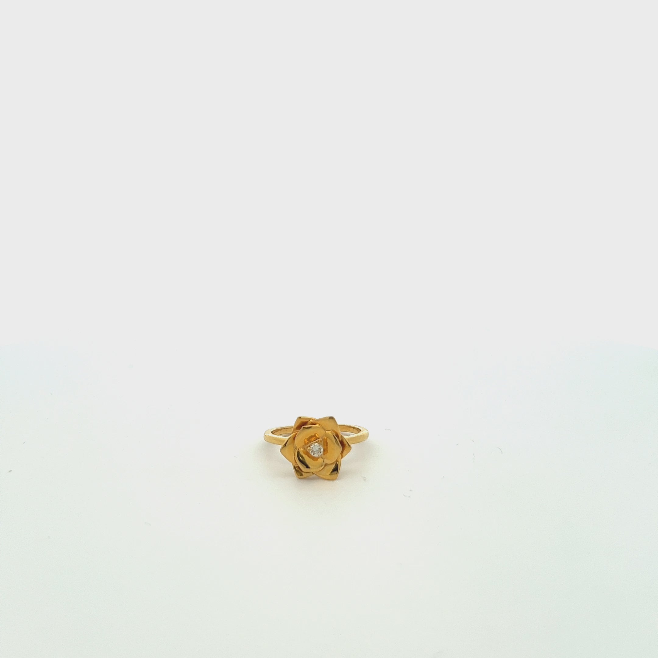 Ready to Ship Flower Diamond Ring (0.07 ct.) in 18K Gold