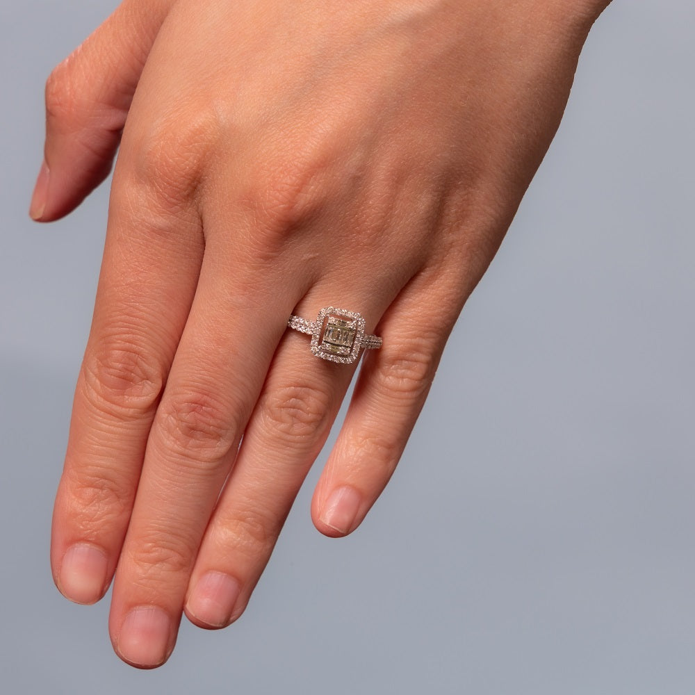 Baguette & Round Diamond Halo Illusion Solitaire Engagement Ring (0.50 ct.) in 14K Gold