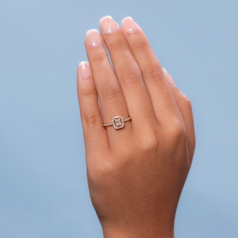 Round & Baguette Cut Diamond Halo Illusion Solitaire Engagement Ring (0.25 ct.) in 14K Gold