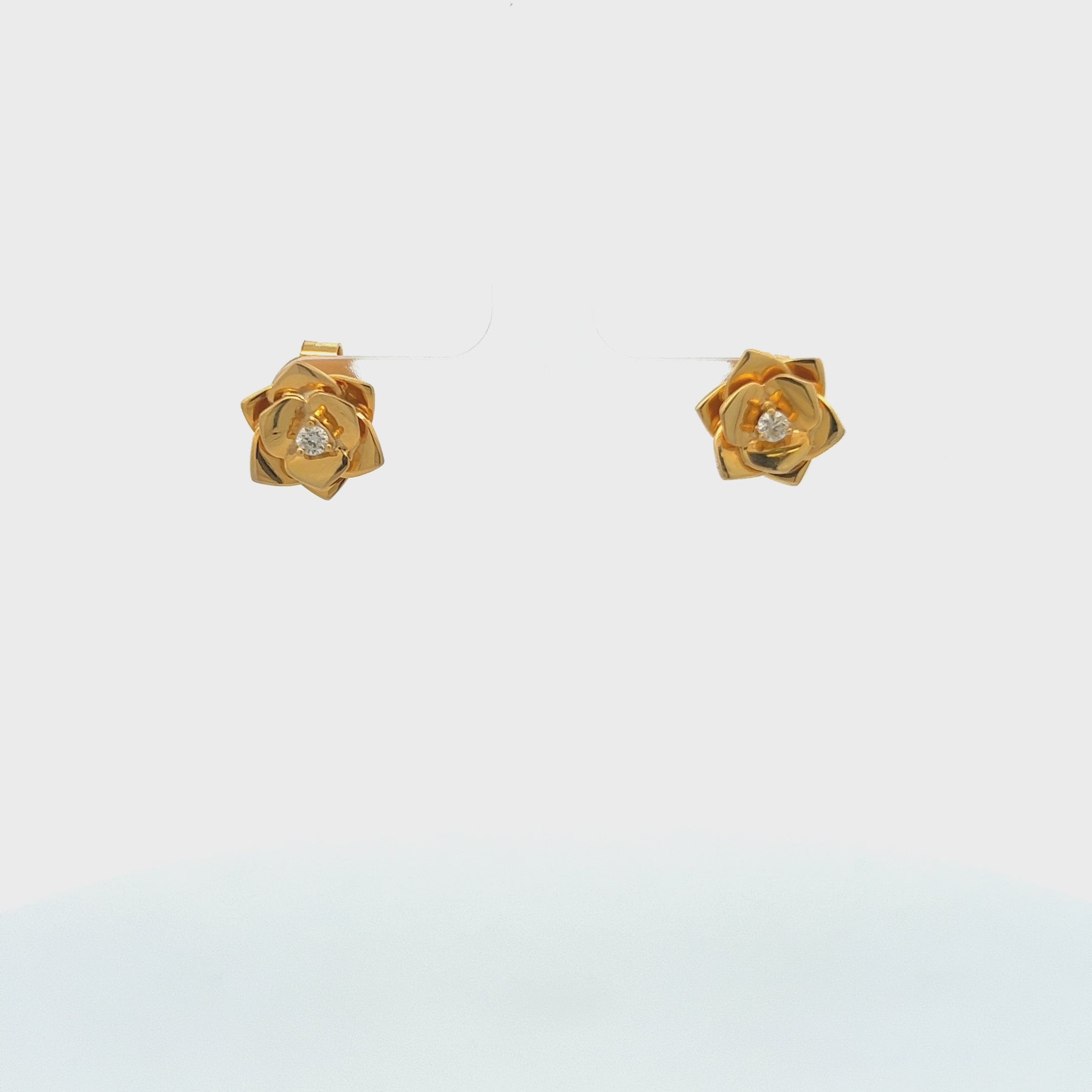 Ready to Ship Flower Diamond Earrings (0.14 ct.) in 18K Gold